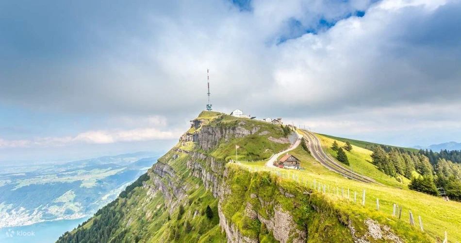 Lucerne in Winter: Snowy Activities, Christmas Markets & Mountain Adventures

